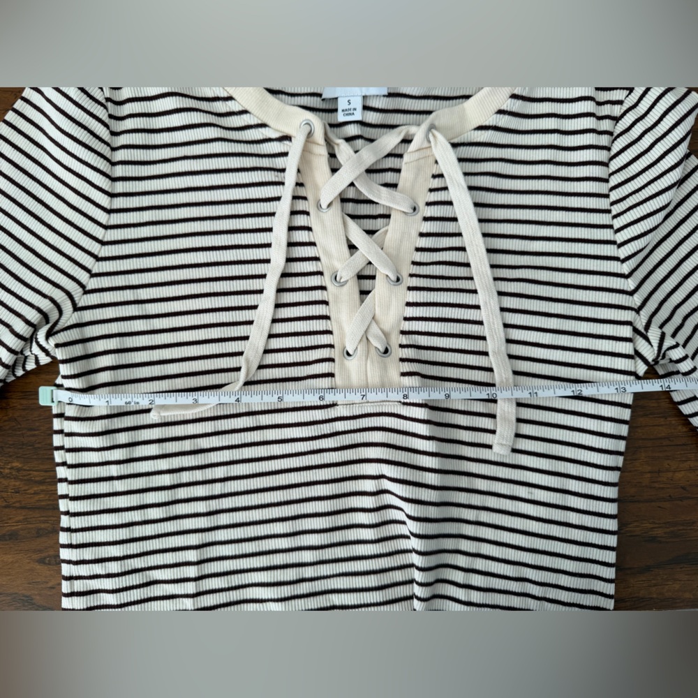 Evereve Capri Lace Up Tee Small - Picture 7 of 9
